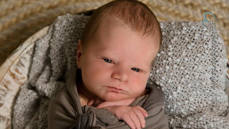 Das ist Janne Leonas, der dritte Sohn von Kathrin und Manuel Streit.