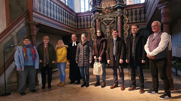 Die neu eingeführten KirchenvorsteherInnen Sabine Triebel, Susanne Veigel, Saskia Rottenberger, Pfarrer Brückner, Julia Krauß-Kallenbach, Christine Friedrich, Florian Blauth, Gottfried Krauß, Gerwin Birschmann. Die neu eingeführten KirchenvorsteherInnen Sabine Triebel, Susanne Veigel, Saskia Rottenberger, Pfarrer Brückner, Julia Krauß-Kallenbach, Christine Friedrich, Florian Blauth, Gottfried Krauß, Gerwin Birschmann.