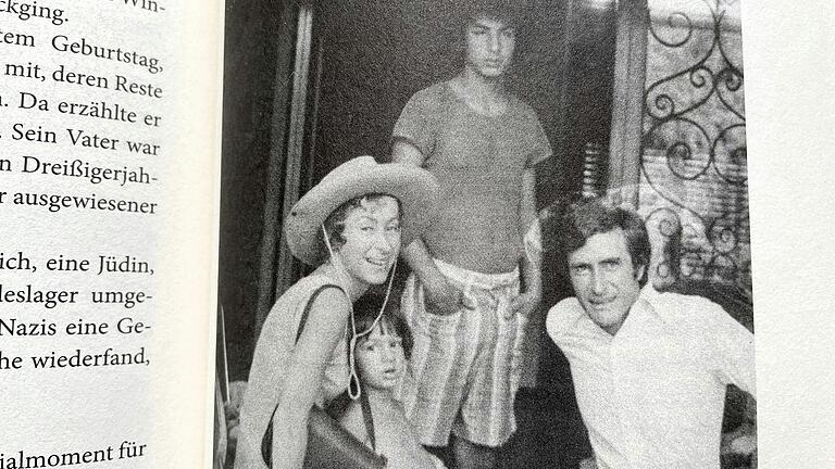 In Marilyn Yaloms Buch 'Die Unschuld der Opfer' gibt es ein Foto, das sie mit ihren beiden Söhnen und Winfried Weiß (rechts) zeigt. In Marilyn Yaloms Buch 'Die Unschuld der Opfer' gibt es ein Foto, das sie mit ihren beiden Söhnen und Winfried Weiß (rechts) zeigt.