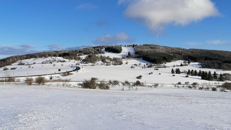 Eine geschlossene Schneedecke zeigte sich am Heiligen Berg der Franken. Eine geschlossene Schneedecke zeigte sich am Heiligen Berg der Franken.