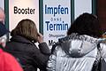 Da die Wirkung des Impfschutzes nachlässt, steigt nach einer gewissen Zeit auch für Geimpfte das Risiko, sich mit dem Coronavirus zu infizieren.&nbsp;