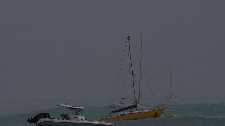 Hurrikan &bdquo;Beryl&rdquo; auf Barbados       -  Boote liegen während des Durchzugs von Hurrikan &bdquo;Beryl&rdquo; in der Carlisle Bay vor Anker.