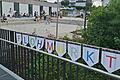 Emsiges Händlertreiben auf dem Pausenhof beim Flohmarkt der Grundschule.