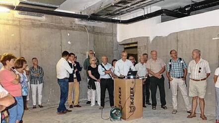 Mitglieder und Gäste des Historischen Vereins Landkreis Haßberge besichtigten die Baustelle „Neubau Amtsgericht Haßfurt“ und verfolgten die Ausführungen von Christian Krafft vom Ingenieurbüro für Tragwerksplanung. Mitglieder und Gäste des Historischen Vereins Landkreis Haßberge besichtigten die Baustelle „Neubau Amtsgericht Haßfurt“ und verfolgten die Ausführungen von Christian Krafft vom Ingenieurbüro für Tragwerksplanung.