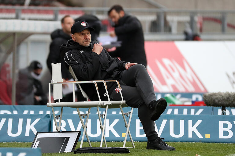 Trainer Bernhard Trares (FC Würzburger Kickers) Trainer Bernhard Trares (FC Würzburger Kickers)