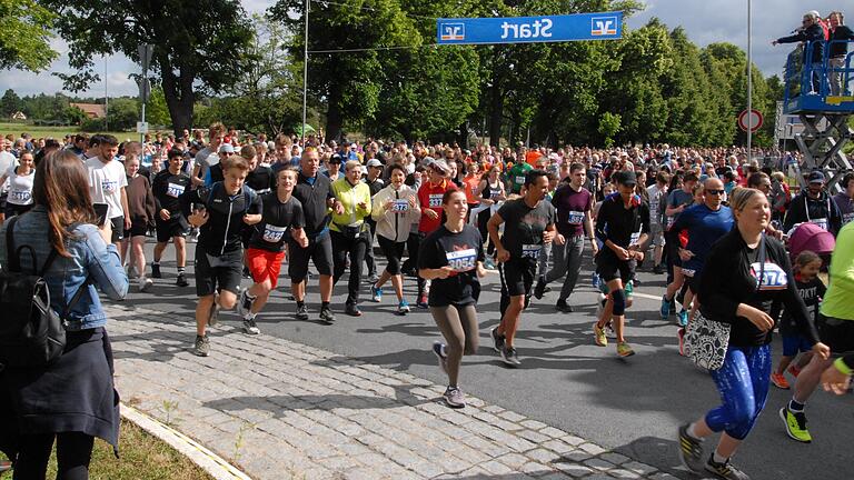 Anfang Juni finden in Kitzingen das Stadtfest und der Bonuslauf statt. Anfang Juni finden in Kitzingen das Stadtfest und der Bonuslauf statt.