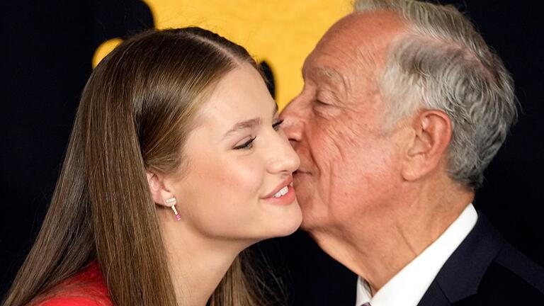 Spaniens Prinzessin Leonor - Erster offizieller Auslandsbesuch       -  Zu Besuch bei Freunden: Die spanische Kronprinzessin Leonor traf den portugiesischen Präsident Marcelo Rebelo de Sousa.