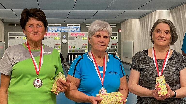 Die Seniorinnen C (von links): Anni Müller (KV NES), Brigitte Tautorat (KV KAR), Doris Frischmuth (KV KAR) Die Seniorinnen C (von links): Anni Müller (KV NES), Brigitte Tautorat (KV KAR), Doris Frischmuth (KV KAR)