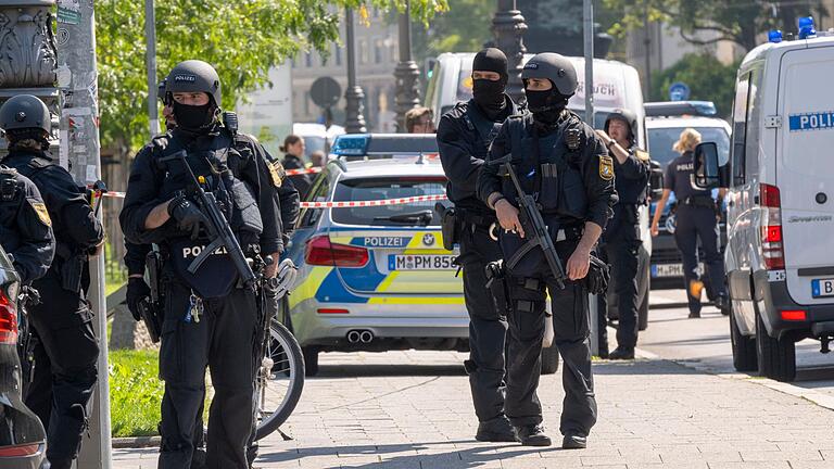 Polizeieinsatz in München       -  Der Verdächtige wurde von der Polizei niedergeschossen.