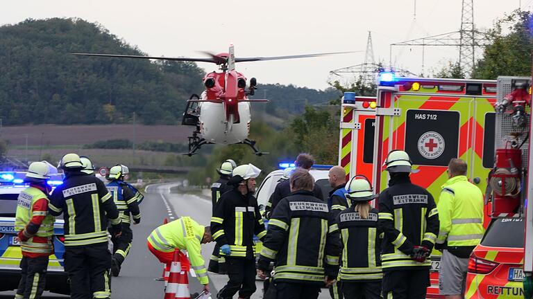 Ein Rettungshubschrauber brachte den schwerverletzten Jungen in eine Nürnberger Klinik. Er konnte aber nicht mehr gerettet werden. Ein Rettungshubschrauber brachte den schwerverletzten Jungen in eine Nürnberger Klinik. Er konnte aber nicht mehr gerettet werden. 