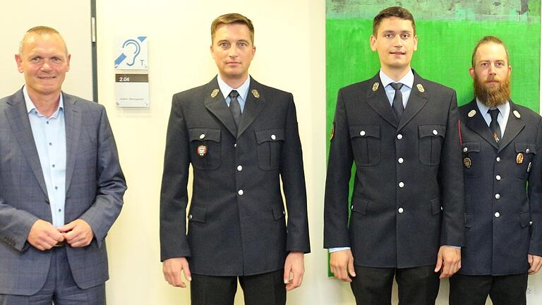 Bürgermeister Thomas Stamm (von links) hat nach dem Rücktritt der Altfelder Feuerwehrkommandanten Mirko Kemmer, Johannes Rotter und Stephan Wiesmann die schwierige Aufgabe, geeignete Nachfolger zu finden. (Archivbild)