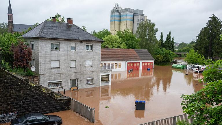 Hochwasser in Lebach.jpeg       -  Das Hochwasser der Theel hat Teile der Innenstadt von Lebach überflutet.