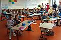 Das Foto zeigt die Klasse 1a der Grundschule Ochsenfurt, Fabienne Wanderer (Klassenlehrerin 1a), Martina Wild (Kreisbäuerin des BBV), Anett Dymalla (Direktorin Grundschule Ochsenfurt) und Lioba Kinzinger (Ernährungsfachfrau im BBV).