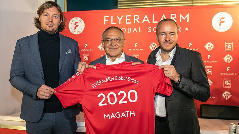 Thorsten Fischer (rechts) mit dem damaligen Kickers-Vorstandsvorsitzenden Daniel Sauer (links) und Felix Magath bei dessen Vorstellung als Head of Flyeralarm Global Soccer. Thorsten Fischer (rechts) mit dem damaligen Kickers-Vorstandsvorsitzenden Daniel Sauer (links) und Felix Magath bei dessen Vorstellung als Head of Flyeralarm Global Soccer.