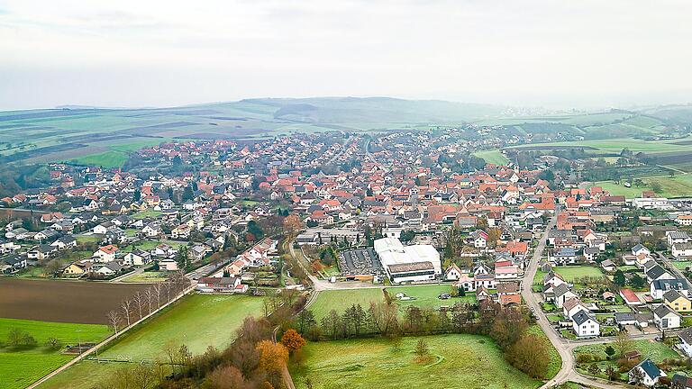 Im Zuge der bundesweiten Reichsbürger-Razzia gab es auch im beschaulichen Schwanfeld im Landkreis Schweinfurt einen Polizeieinsatz. Ein Dorfbewohner wurde festgenommen.