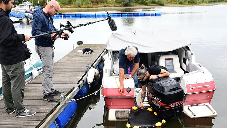 Auch für Bootsmotoren gibt es geeignete Filter, die Öl und Fett aus dem Wasser absorbieren.