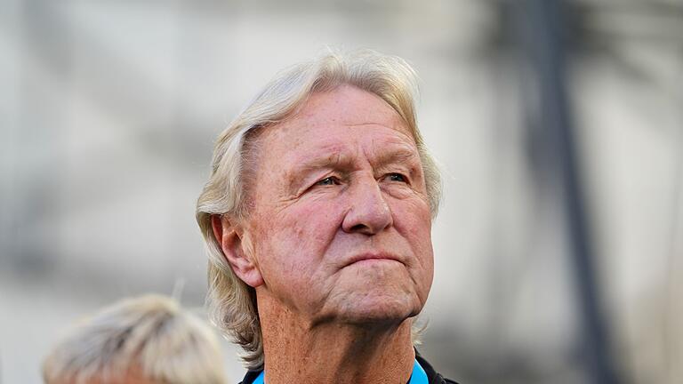 Horst Hrubesch       -  Macht auf jeden Fall noch ein Ausflug nach Paris: Horst Hrubesch