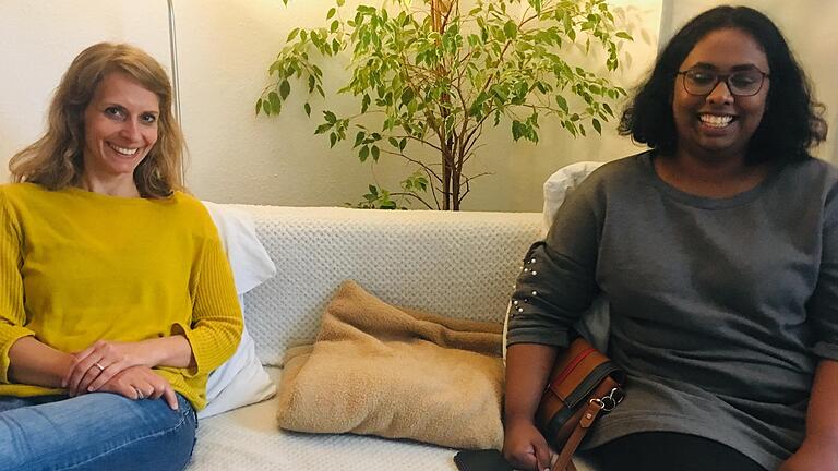 Eva Taylor und Maggie Raja im Gespräch.