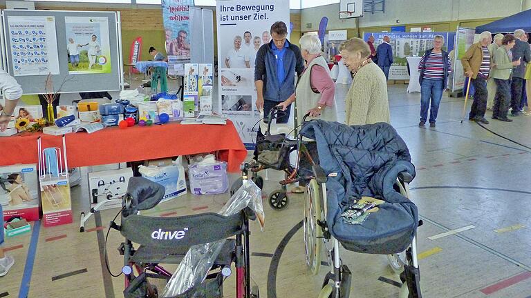 Erfolgsgeschichte Seniorenmesse:&nbsp; Mit verschiedenen Firmen und mit Fachvorträgen rund um das Thema Senioren lockte der Beirat ältere Bürger aus dem Landkreis in die Werntalhalle.