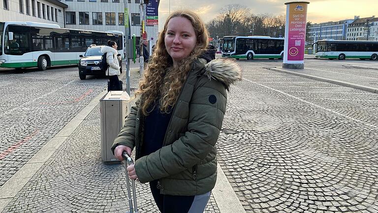 Sarah Hartmann fährt am Streiktag lieber mit dem Flixbus von Würzburg nach Berlin. Sarah Hartmann fährt am Streiktag lieber mit dem Flixbus von Würzburg nach Berlin.