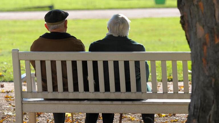 Frauen haben durchschnittlich eine höhere Lebenserwartung als Männer. Das zeigt die Todesursachenstatistik des Statistischen Bundesamtes. Foto: Matthias Hiekel       -  Frauen haben durchschnittlich eine höhere Lebenserwartung als Männer.