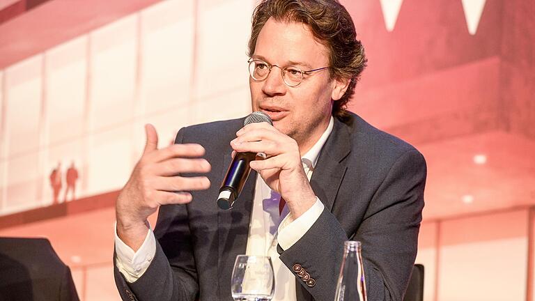 Verspricht 'Hoffmanns Erzählungen' ohne Überlänge: Operndirektor Berthold Warnecke Verspricht 'Hoffmanns Erzählungen' ohne Überlänge: Operndirektor Berthold Warnecke