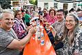 Der Schlossplatz war beim Deutsch-Italienischen Weinfest gut gefüllt. Die Gäste genossen italienischen Wein und Spezialitäten.