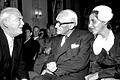 Leonhard Frank (Mitte) 1952 beim Festakt zur Überreichung der Stadtplakette, mit Ehefrau Charlott und Oberbürgermeister Franz Stadelmayer.