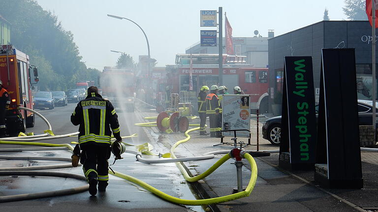 Großbrand mit Explosionen in Dittelbrunn