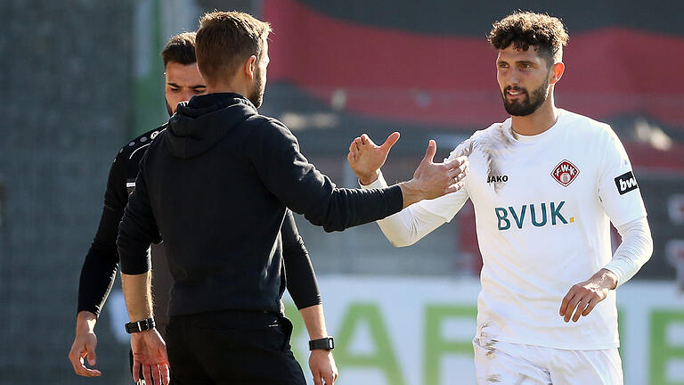 Fabio Kaufmann (rechts) wird auch in der nächsten Saison mit Kickers-Coach Michael Schiele (links) zusammenarbeiten.