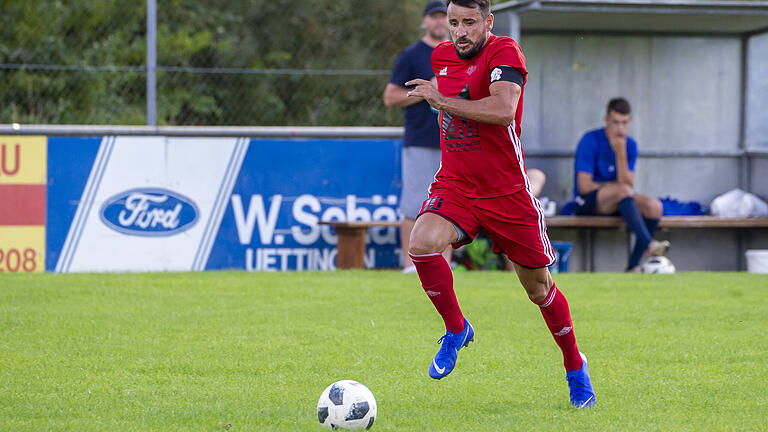Deutschland, Uettingen, Sportplatz am Meuhlweg, 22.08.2020, Bezirksliga Testspiel: TSV Uettingen versus TSV 1876 LengfeldBild: Alban Ramaj Deutschland, Uettingen, Sportplatz am Meuhlweg, 22.08.2020, Bezirksliga Testspiel: TSV Uettingen versus TSV 1876 LengfeldBild: Alban Ramaj