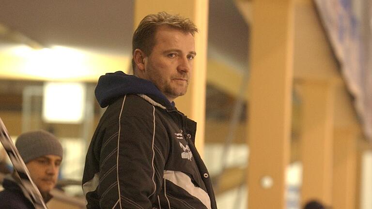 Freut sich auf das Motto-Match gegen den EC Pfaffenhofen am Freitagabend: Gerald Zettner, hier auf einem Bild von 2010, der früher Spieler war und mittlerweile Sportleiter des ERV Schweinfurt ist. Freut sich auf das Motto-Match gegen den EC Pfaffenhofen am Freitagabend: Gerald Zettner, hier auf einem Bild von 2010, der früher Spieler war und mittlerweile Sportleiter des ERV Schweinfurt ist. 