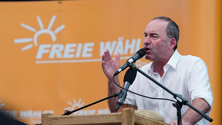 Wirtschaftsminister Aiwanger (Freie Wähler).jpeg       -  Hubert Aiwanger (Freie Wähler), bayerischer Wirtschaftsminister, spricht beim Volksfest in Keferloh.