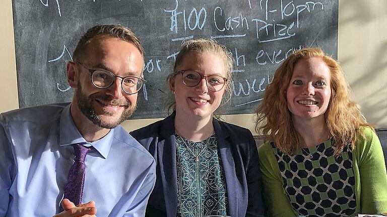 Das Team beim Abendessen mit der jüdischen Gemeinde. Rechts: Ashley Todd-Diaz. Das Team beim Abendessen mit der jüdischen Gemeinde. Rechts: Ashley Todd-Diaz.
