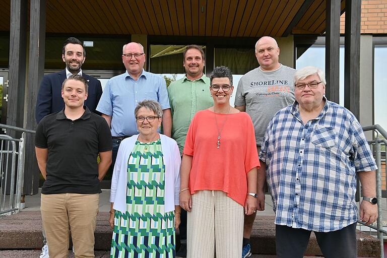 Die ausgeschiedenen Gemeinderatsmitglieder wurden von Bürgermeister Johannes Leibold (links) verabschiedet, von links: Christian Küffner, Walter Lutz, Helga Koch, Heiko Wülk, Sybille Wirths, Manfred Wörner, Rolf Freidhof.