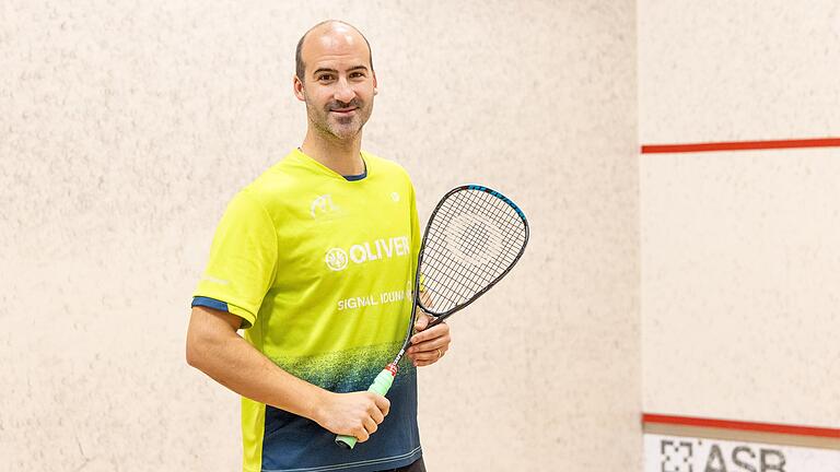 Der elfmalige deutsche Squashmeister Simon Rösner in einem seiner Trainingscourts in Würzburg-Heuchelhof.