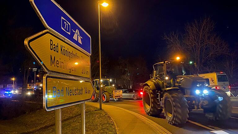 Auf dem Weg Richtung Autobahn: An der Streuwiese staute sich bei der Ausfahrt der Fahrzeuge der Verkehr.&nbsp;