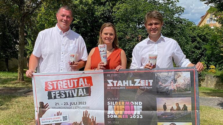 Die Organisation des Streutal-Festivals läuft auf Hochtouren: Organisator Bernd Roßmanith, Juliane Mack vom Aktiven Mellrichstadt und Bürgermeister Michael Kraus (von links) freuen sich schon auf den Konzertreigen. Die Organisation des Streutal-Festivals läuft auf Hochtouren: Organisator Bernd Roßmanith, Juliane Mack vom Aktiven Mellrichstadt und Bürgermeister Michael Kraus (von links) freuen sich schon auf den Konzertreigen.