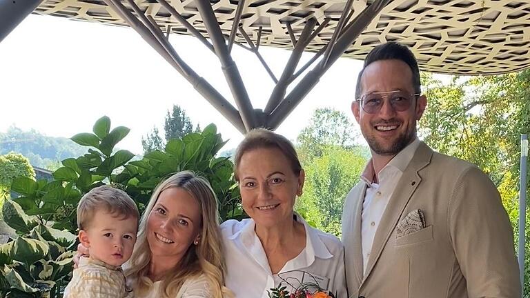 Ludwig und Carolin Kunzmann, Jubilarin Gabi Kriener sowie Gregor Kunzmann (von links)       -  Ludwig und Carolin Kunzmann, Jubilarin Gabi Kriener sowie Gregor Kunzmann (von links)