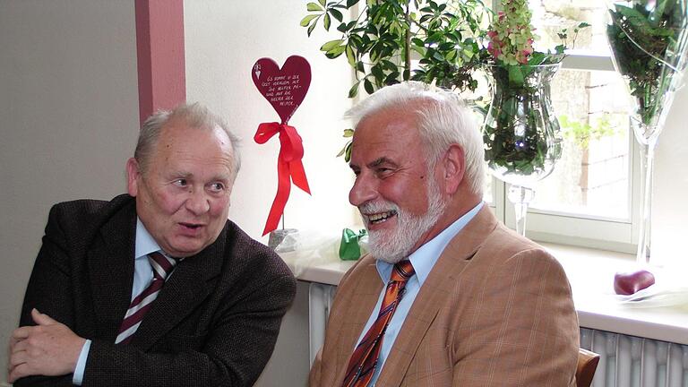 Klaus Dieter Guhling (links) und Eugen Albert beim Erzählcafé am 5. Oktober 2011: Damals hatte Eugen Albert die Moderation übernommen. - Klaus Dieter Guhling (links) und Eugen Albert beim Erzählcafé am 5. Oktober 2011: Damals hatte Eugen Albert die Moderation übernommen. Klaus Dieter Guhling (links) und Eugen Albert beim Erzählcafé am 5. Oktober 2011: Damals hatte Eugen Albert die Moderation übernommen. - Klaus Dieter Guhling (links) und Eugen Albert beim Erzählcafé am 5. Oktober 2011: Damals hatte Eugen Albert die Moderation übernommen.