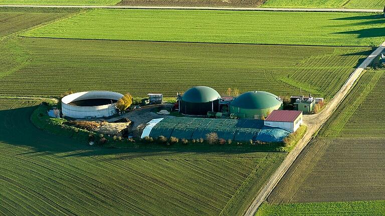 Luftbild Biogasanlage.jpeg       -  Biogasanlagen könnten einen größeren Beitrag zur Energiewende leisten, sagen die Landwirte.