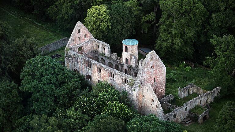 Durch die Ruine Schönrain kann man sich beim Tag des offenen Denkmals von der 'Hausherrin' führen lassen.