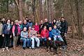 Wandergruppe an der Ruhebank.