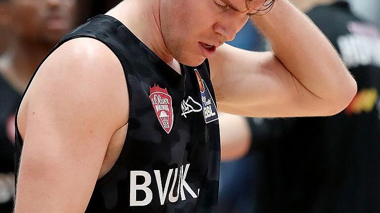 Basketball - easyCredit BBL - s.Oliver Wuerzburg - EWE Baskets Oldenburg       -  Jordan Hulls nach der Schlusssirene