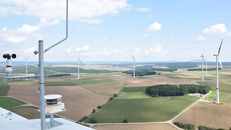 Die Windräder in Unsleben drehen sich trotz der Insolvenz des Mutterkonzerns Senvion normal weiter.