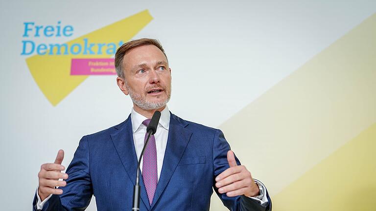 Papier von Lindner       -  Endgültige Abschaffung des Solidaritätszuschlags auch für Vielverdiener und Stopp aller neuen Regulierungen: Finanzminister Lindner kommt mit einem neuen Forderungspapier.