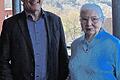 Bürgermeister Paul Kruck gratulierte Maria Sülzle zum 90. Geburtstag und brachte Karschter Flaaktaler mit.