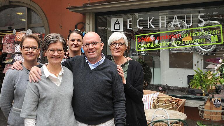 Die Geschäftsinhaber Birgit und Martin Oechsner (vorne) und ihr Team vom Würzburger Geschäft 'Eckhaus' finden das Urteil des Bayerischen&nbsp;Verwaltungsgerichthofs gerecht.