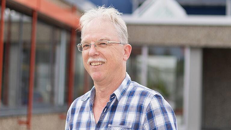 Helmut Grimm, 64 Jahre alt, begann 1974 eine Lehre als Schriftsetzer bei Schleunungdruck in Marktheidenfeld (Lkr. Main-Spessart). Helmut Grimm, 64 Jahre alt, begann 1974 eine Lehre als Schriftsetzer bei Schleunungdruck in Marktheidenfeld (Lkr. Main-Spessart).