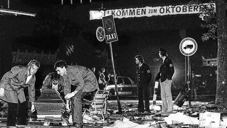 Wiesn-Attentat: Anwalt fordert Ablösung von Soko-Leiter - Beim Wiesn-Attentat starben 1980 in München zwölf Menschen, 200 wurden teils schwer verletzt. Jetzt fordert der Opferanwalt Werner Dietrich nach der Wiederaufnahme des Verfahrens, dass der Chefermittler abgelöst wird. Wiesn-Attentat: Anwalt fordert Ablösung von Soko-Leiter - Beim Wiesn-Attentat starben 1980 in München zwölf Menschen, 200 wurden teils schwer verletzt. Jetzt fordert der Opferanwalt Werner Dietrich nach der Wiederaufnahme des Verfahrens, dass der Chefermittler abgelöst wird.